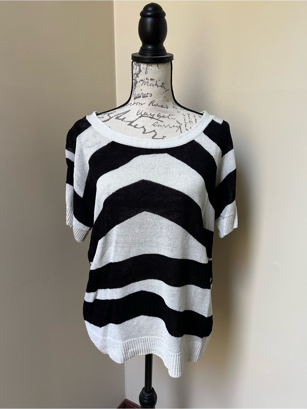 Chico's Black and White Graphic Knit Tee
